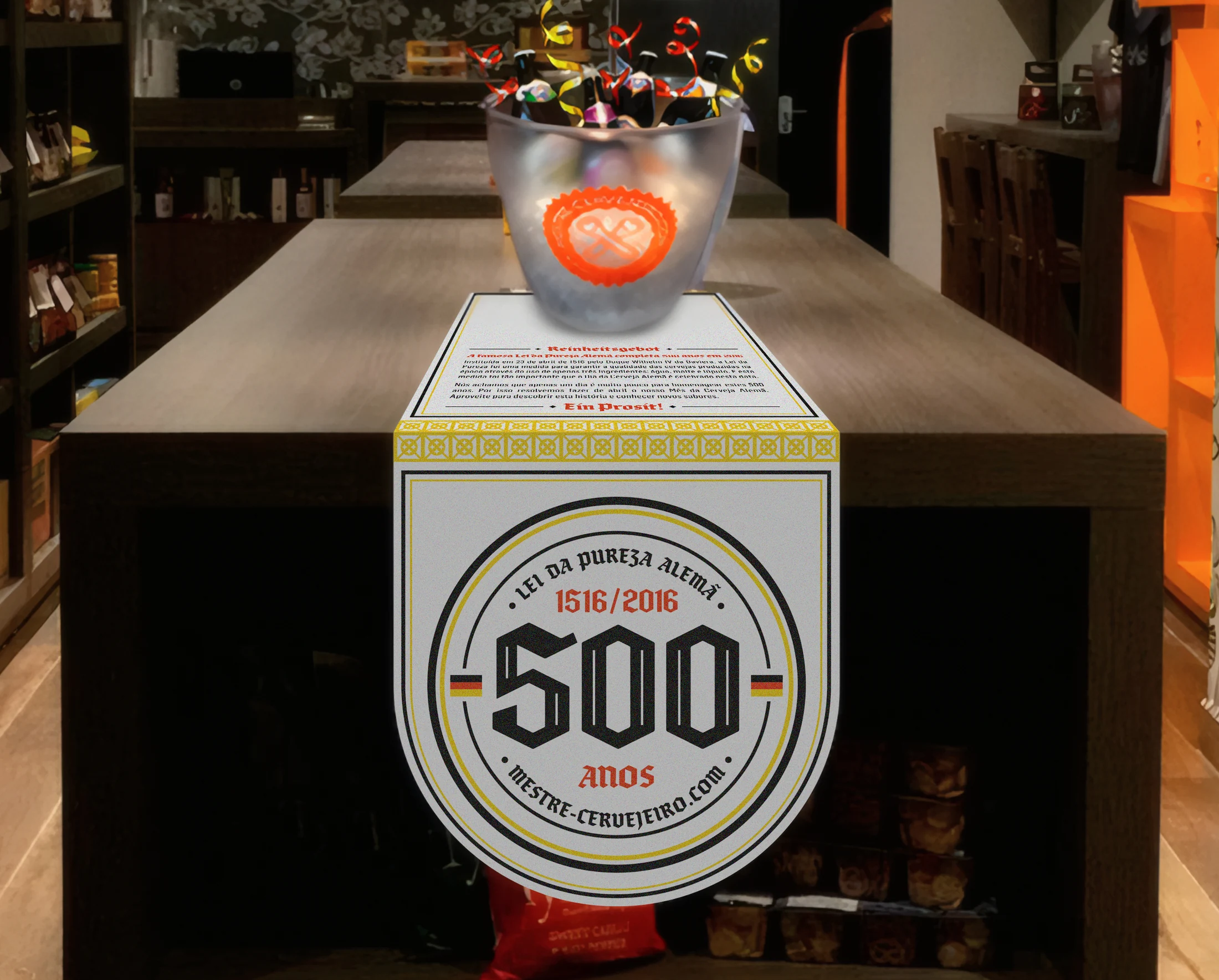 Comunicação da campanha dos 500 anos da Lei da Pureza Alemã aplicada sobre uma mesa na loja.